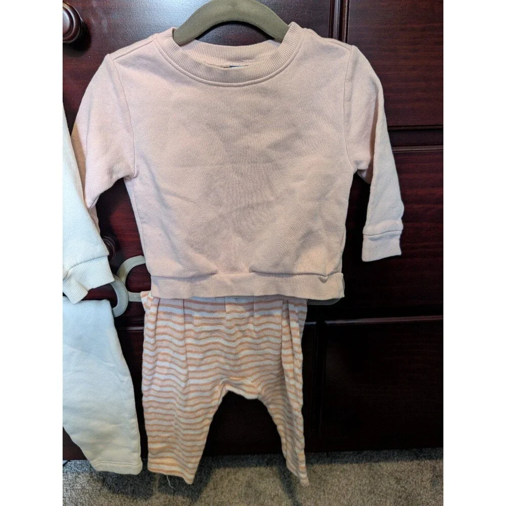 Old Navy Bundle of 2 Sweatshirt Jogger Sets 6-12 M